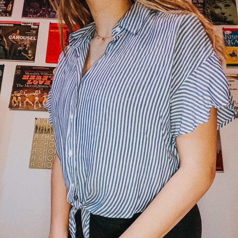 💗 3/$20 Mossino button top